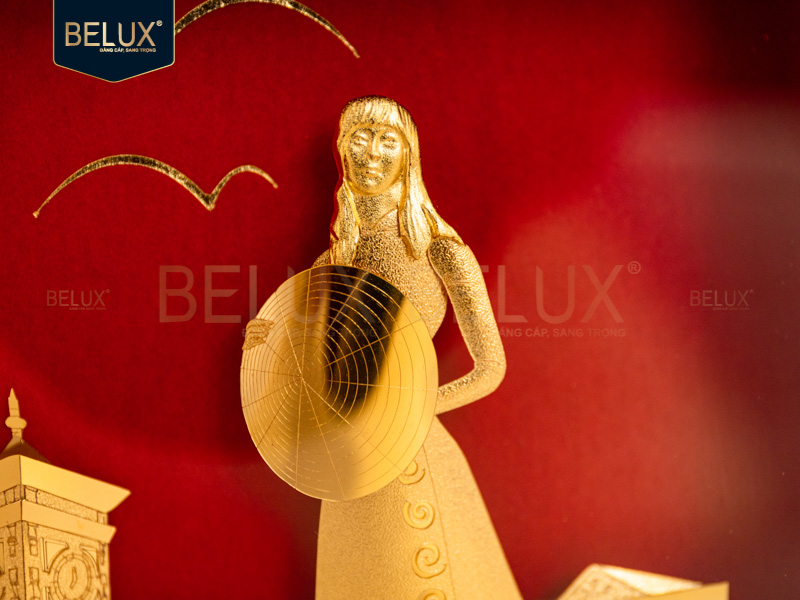 Tranh Duyên Dáng Việt Nam Dát Vàng 24k- 25x25cm